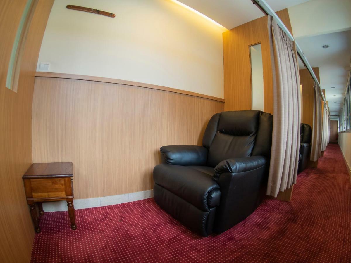 D'Primahotel Airport Jakarta Terminal 1A Tangerang Extérieur photo